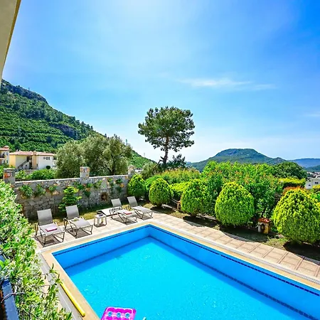 Villa Arokarya *
